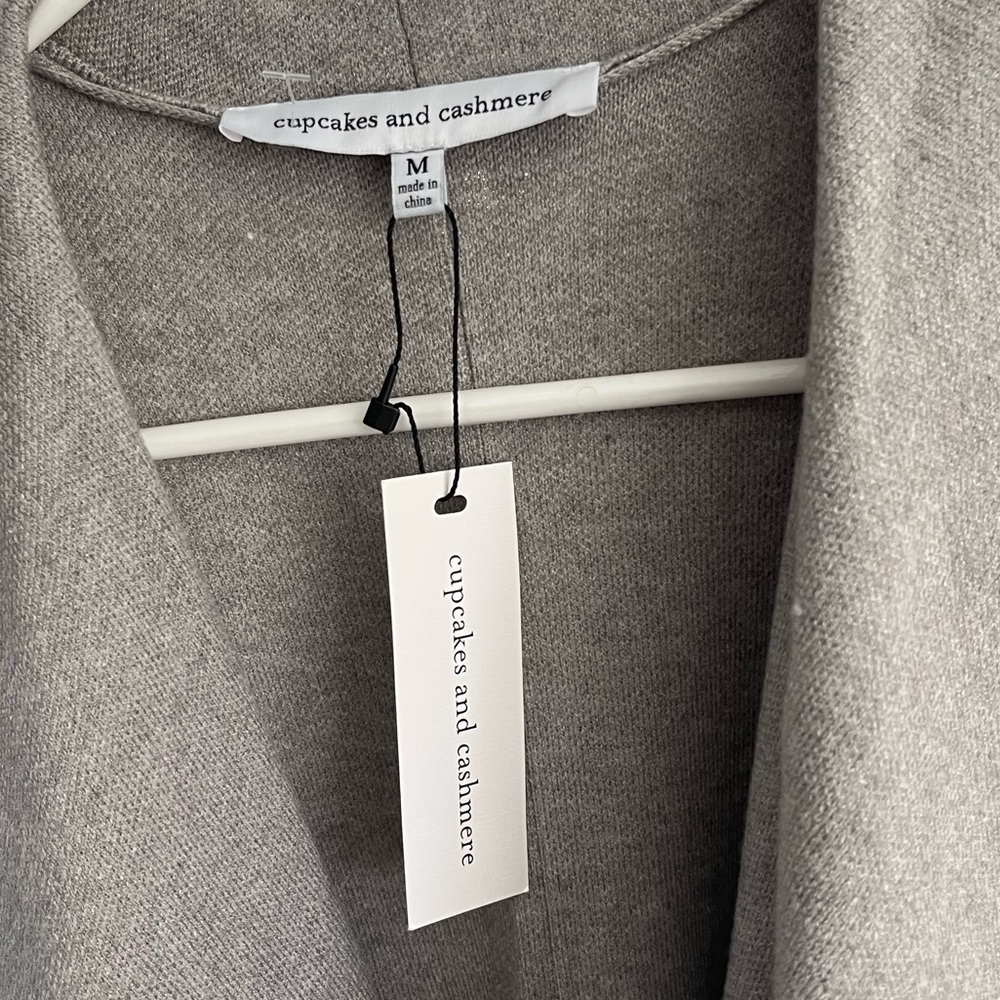 Cupcakes &‎ Cashmere Carmen Sleeveless Cardigan In Heather Grey Size Medium NWT - Picture 4 of 7